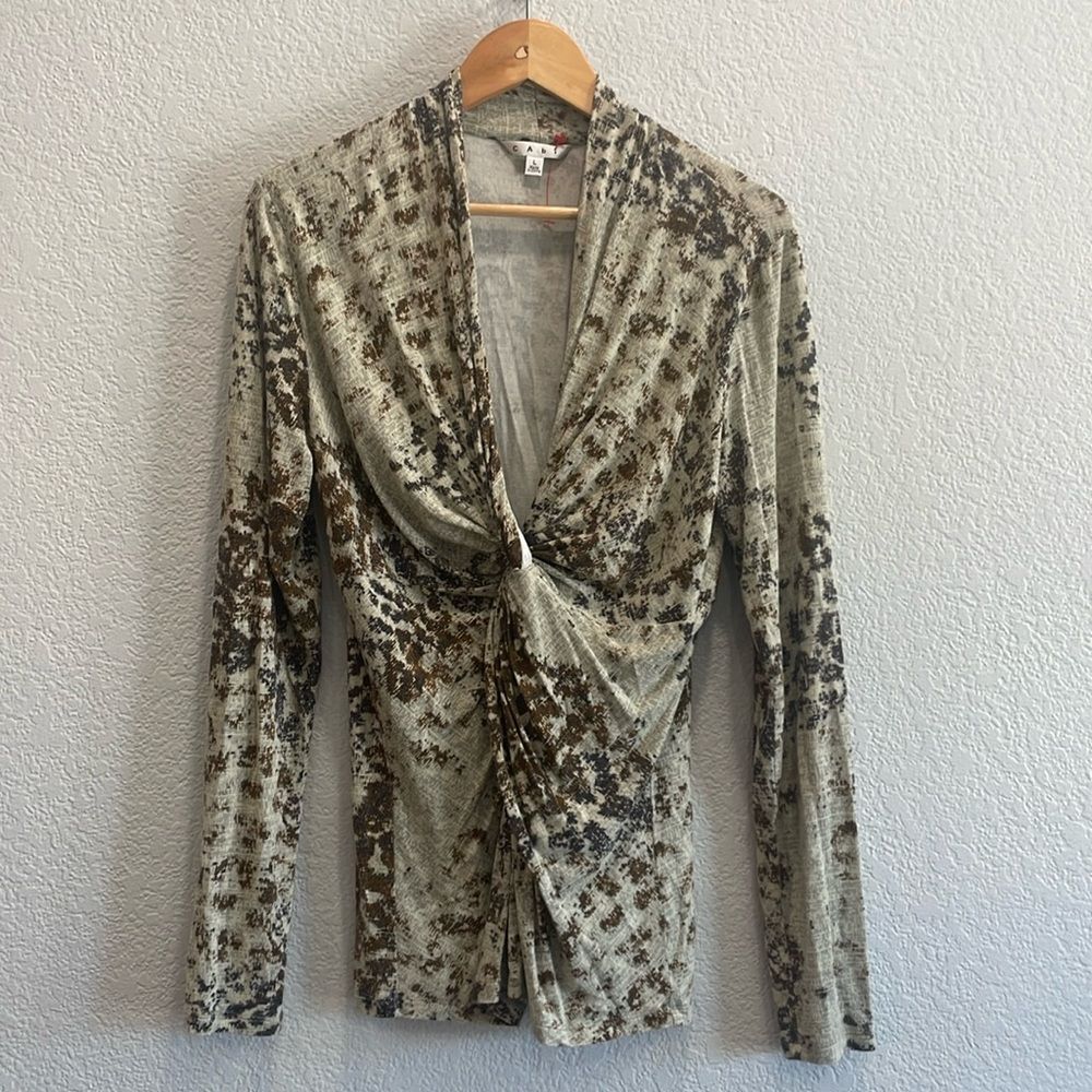 Cabi 675 Glamour Tee Animal Print Long Sleeve Knit Twist Blouse Size Large - Picture 2 of 8
